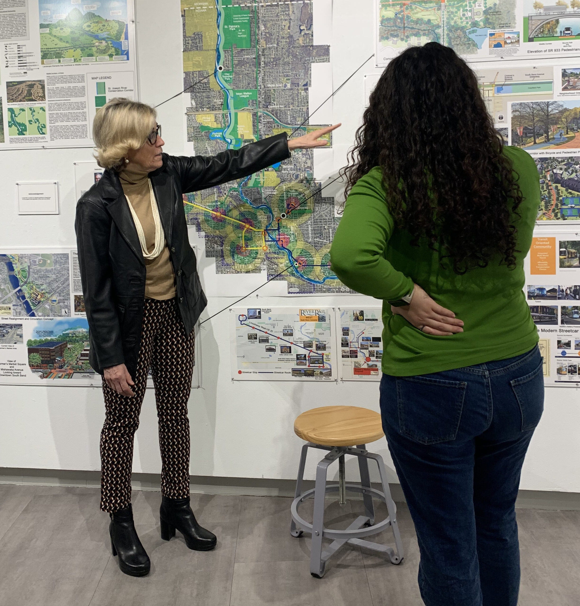 Jan Cervelli explaining city development